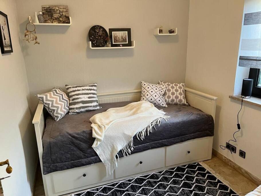 2 Schlaf- & 2 Badezimmer - Direkte Busverbindung Bis Koeln Hbf, Messe Appartement Leverkusen