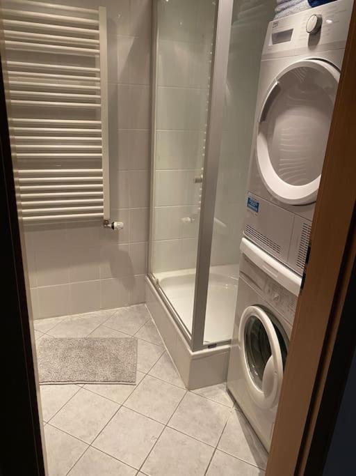 Appartement 2 Schlaf- & 2 Badezimmer - Direkte Busverbindung Bis Koeln Hbf, Messe Leverkusen