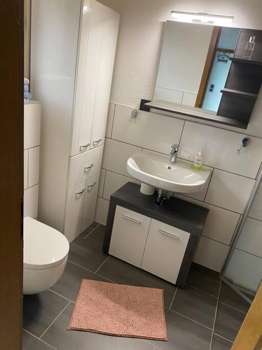2 Schlaf- & 2 Badezimmer - Direkte Busverbindung Bis Koeln Hbf, Messe Appartement Leverkusen
